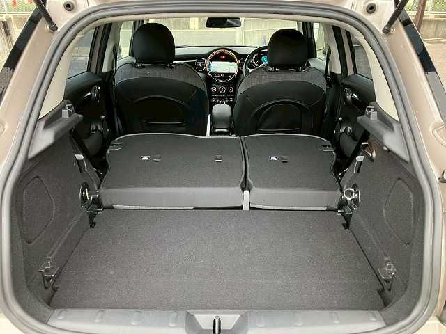 BMW MINI COOPER SD 5DOOR 2022 Image 31