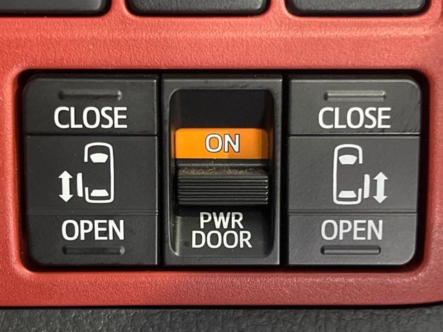 TOYOTA VOXY 2017 Image 31