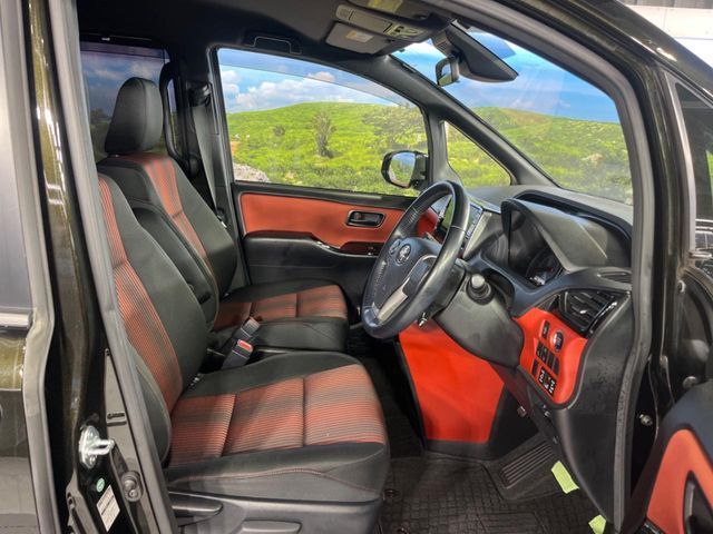 TOYOTA VOXY 2017 Image 31