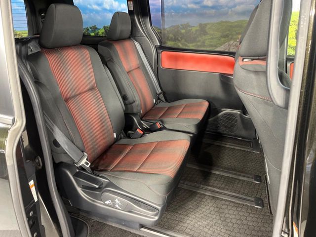 TOYOTA VOXY 2017 Image 31