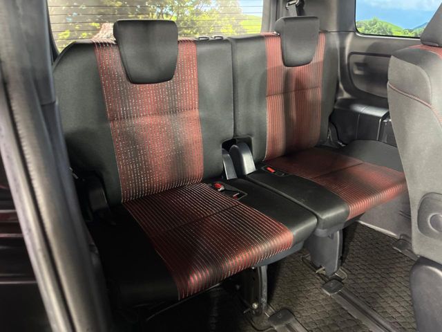 TOYOTA VOXY 2017 Image 31