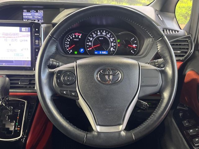 TOYOTA VOXY 2017 Image 31