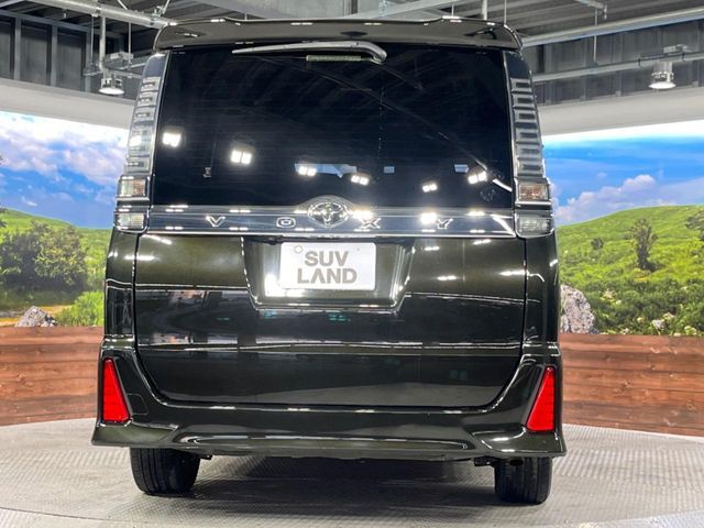 TOYOTA VOXY 2017 Image 31