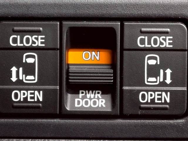 TOYOTA VOXY HYBRID 2014 Image 31