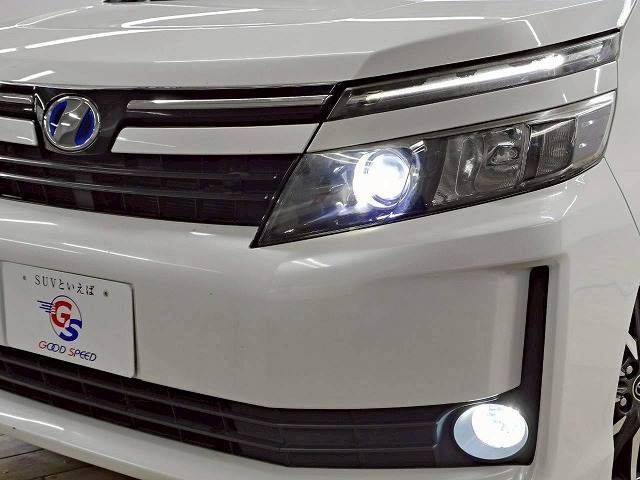 TOYOTA VOXY HYBRID 2014 Image 31