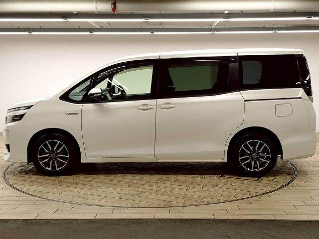 TOYOTA VOXY HYBRID 2014 Image 31