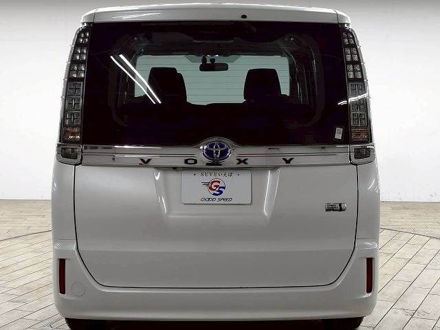 TOYOTA VOXY HYBRID 2014 Image 31