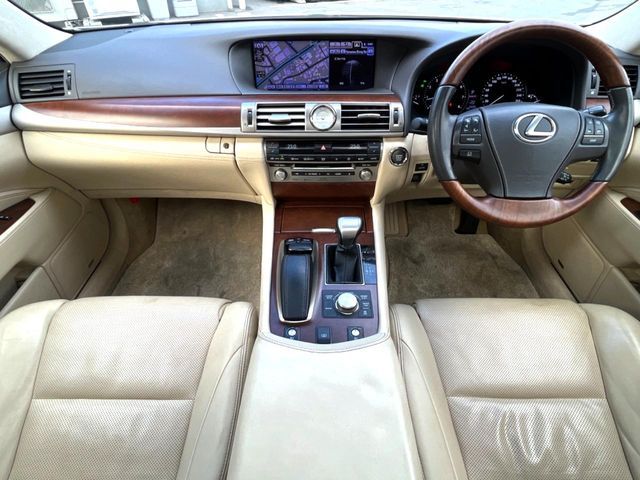 TOYOTA LEXUS LS460 2013 Image 31