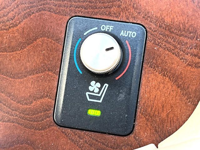 TOYOTA LEXUS LS460 2013 Image 31