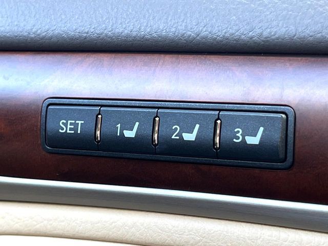 TOYOTA LEXUS LS460 2013 Image 31