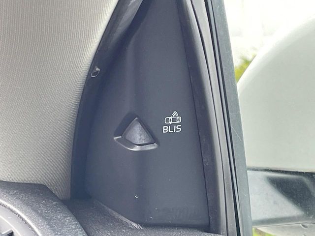 VOLVO V40 2018 Image 31