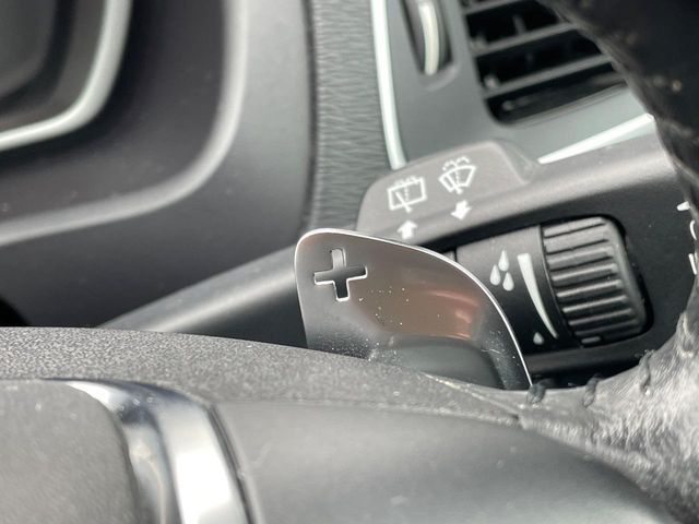 VOLVO V40 2018 Image 31