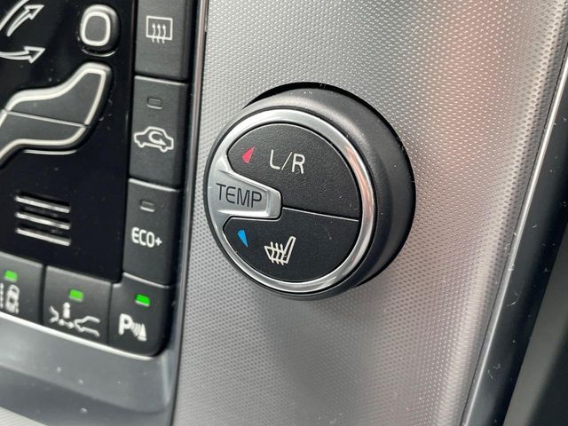 VOLVO V40 2018 Image 31