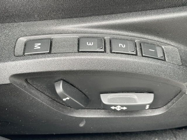 VOLVO V40 2018 Image 31