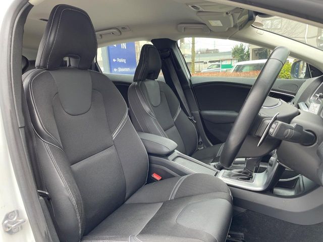 VOLVO V40 2018 Image 31