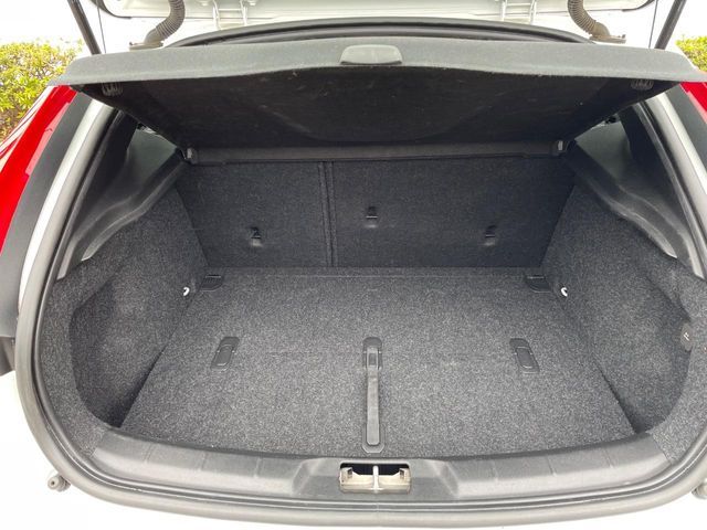 VOLVO V40 2018 Image 31