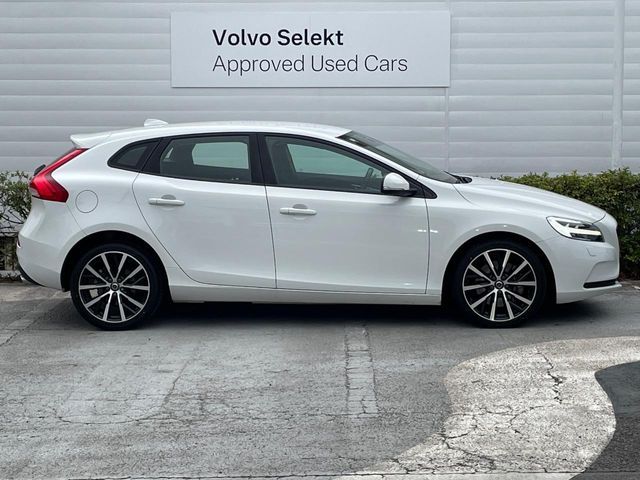 VOLVO V40 2018 Image 31