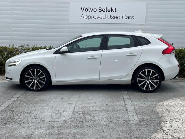 VOLVO V40 2018 Image 31