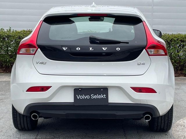 VOLVO V40 2018 Image 31