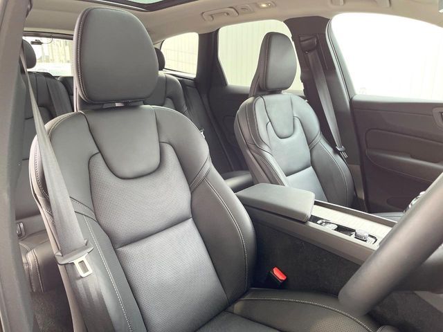 VOLVO XC60 2025 Image 31