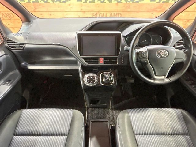 TOYOTA VOXY HYBRID 2017 Image 31