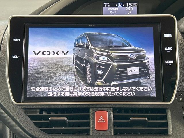 TOYOTA VOXY HYBRID 2017 Image 31