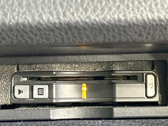 TOYOTA VOXY HYBRID 2017 Image 31