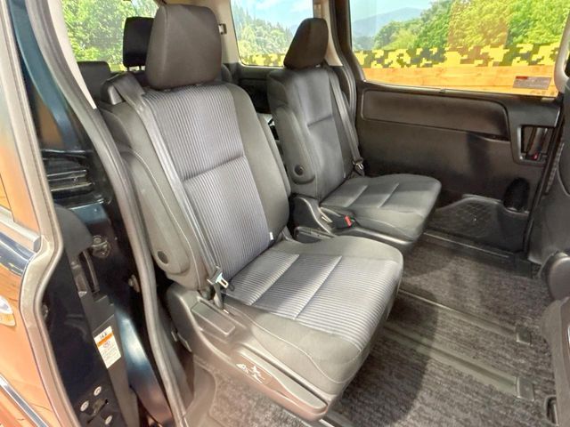 TOYOTA VOXY HYBRID 2017 Image 31