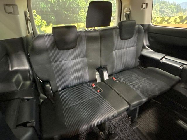 TOYOTA VOXY HYBRID 2017 Image 31