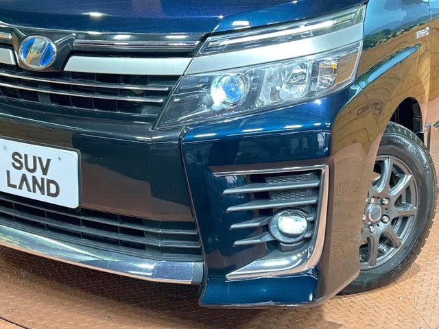 TOYOTA VOXY HYBRID 2017 Image 31