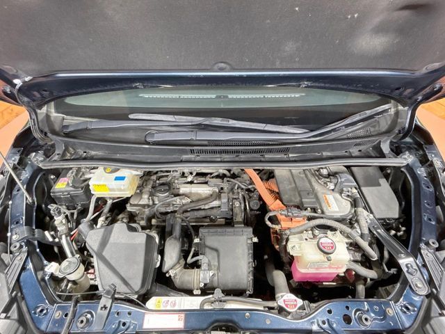 TOYOTA VOXY HYBRID 2017 Image 31