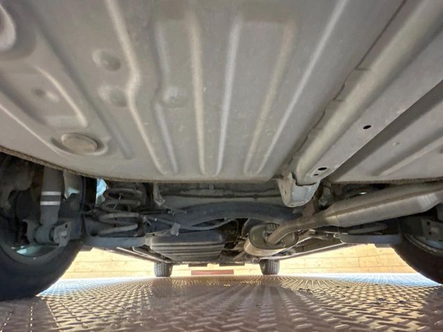 TOYOTA VOXY HYBRID 2017 Image 31