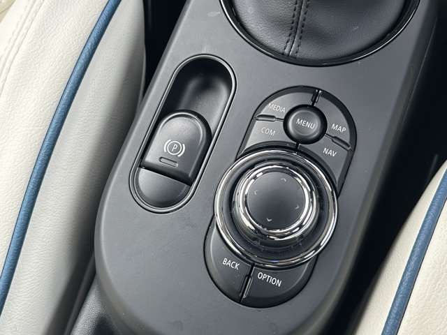 BMW MINI COOPER SD 5DOOR 2023 Image 31