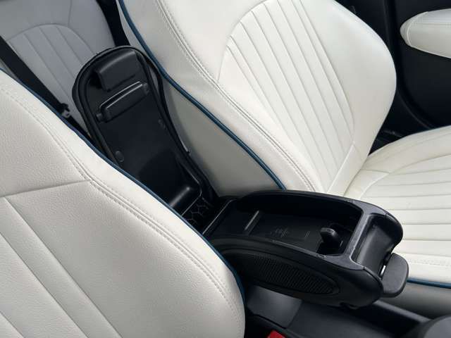 BMW MINI COOPER SD 5DOOR 2023 Image 31