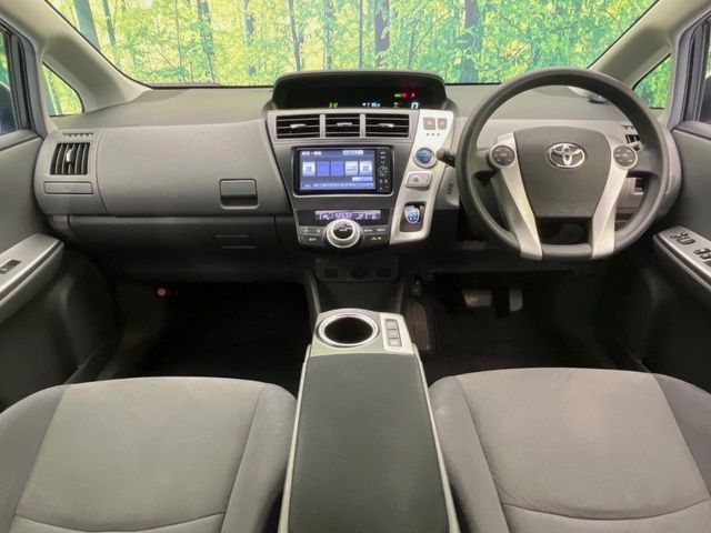 TOYOTA PRIUS ALPHA 2011 Image 31