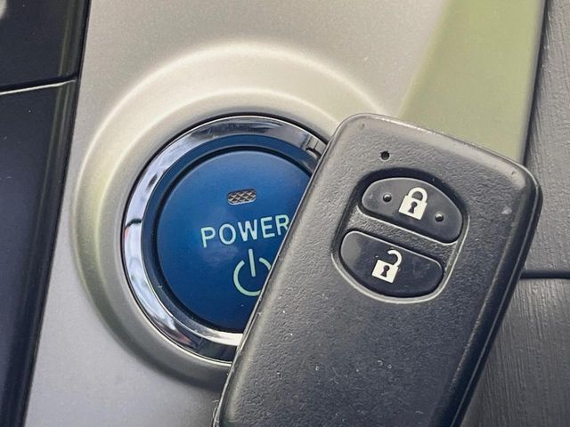 TOYOTA PRIUS ALPHA 2011 Image 31