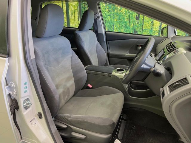 TOYOTA PRIUS ALPHA 2011 Image 31