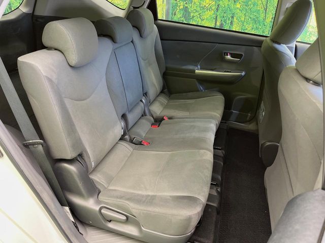 TOYOTA PRIUS ALPHA 2011 Image 31