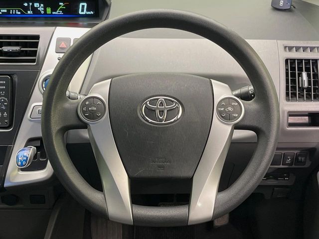 TOYOTA PRIUS ALPHA 2011 Image 31