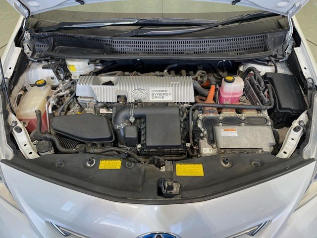 TOYOTA PRIUS ALPHA 2011 Image 31
