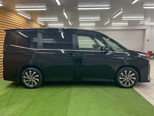 TOYOTA VOXY 2022 Image 31