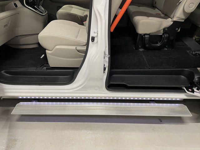 NISSAN SERENA  WG 2017 Image 31