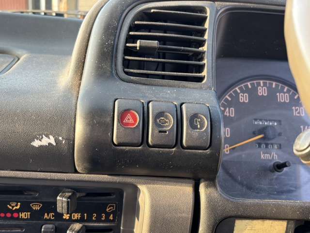 ISUZU ELF 1999 Image 31