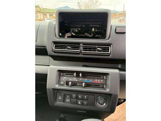 DAIHATSU HIJET TRUCK 4WD 2025 Image 31