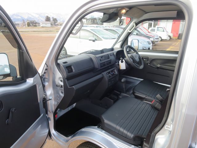 DAIHATSU HIJET TRUCK 4WD 2025 Image 31