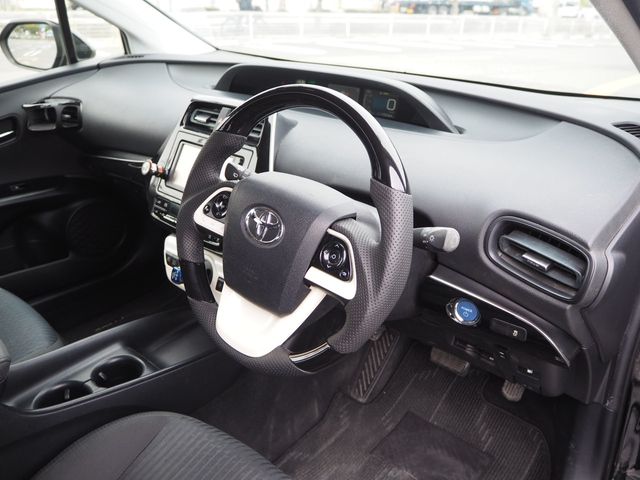 TOYOTA PRIUS 2016 Image 31