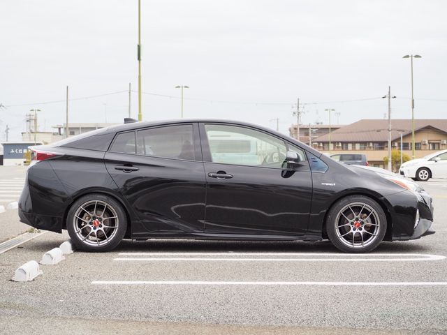 TOYOTA PRIUS 2016 Image 31