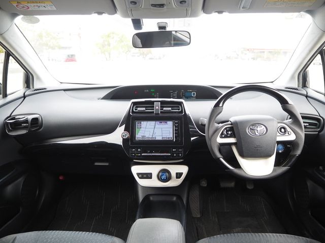 TOYOTA PRIUS 2016 Image 31