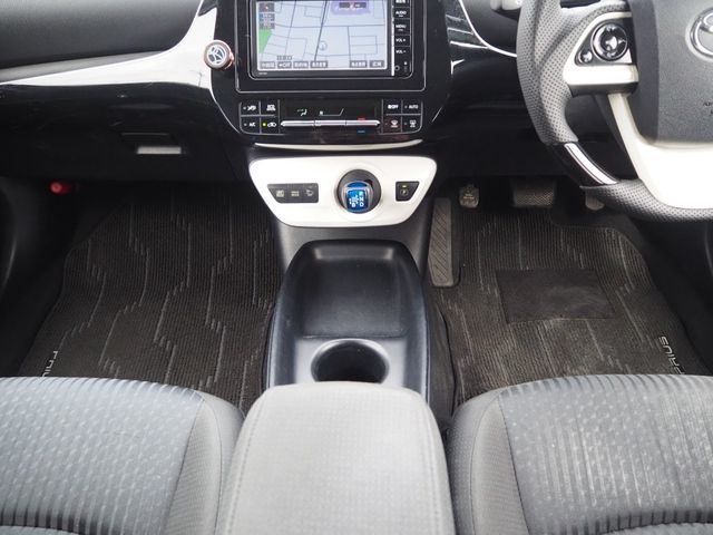 TOYOTA PRIUS 2016 Image 31