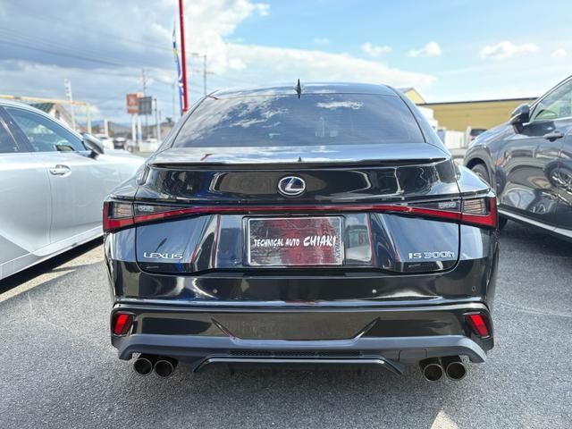 TOYOTA LEXUS IS300H 2023 Image 31